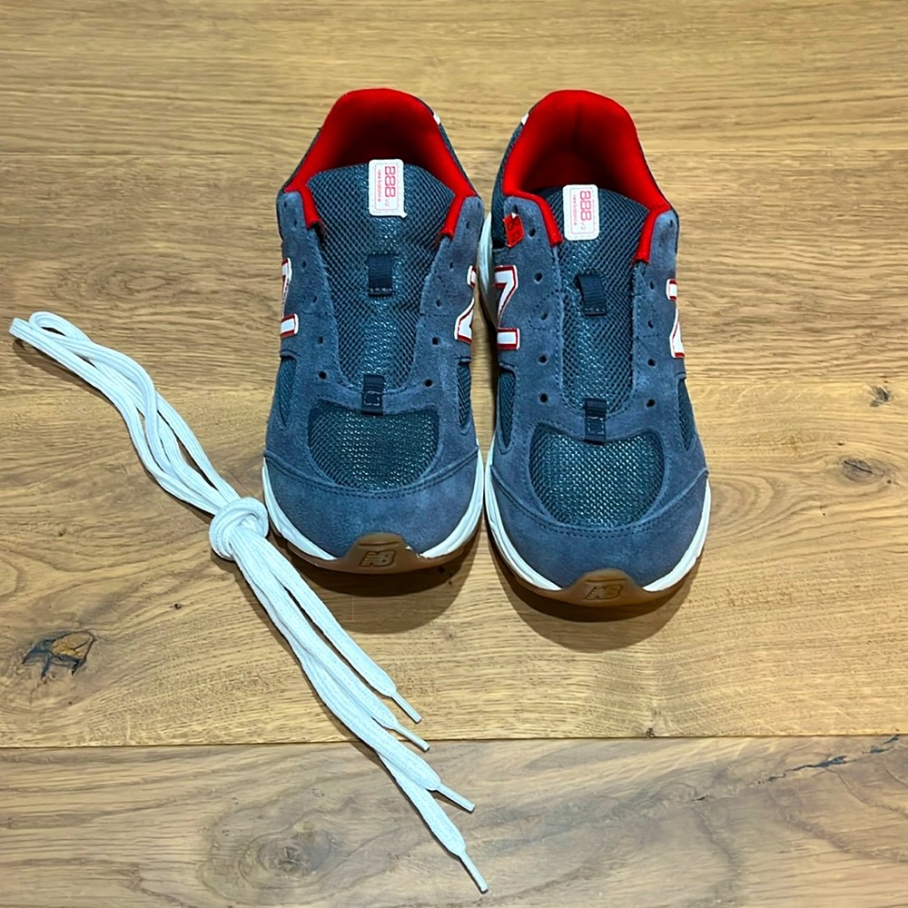 NWOT Boys Size 5.5 New Balance Blue and Red Sneakers